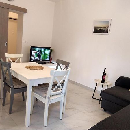 Deluxe Apartment Joia With Balcony On The Beach Bacvice, Free Parking, Old Town, Near Ferry Port Split Bagian luar foto