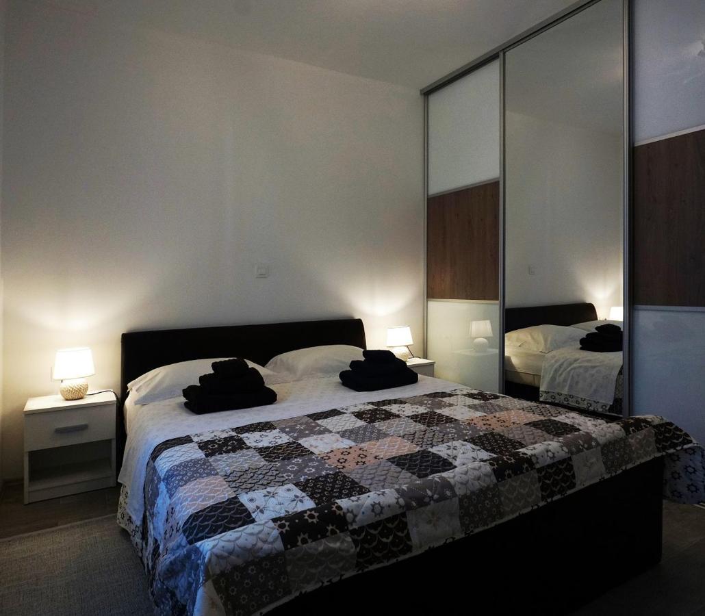 Deluxe Apartment Joia With Balcony On The Beach Bacvice, Free Parking, Old Town, Near Ferry Port Split Bagian luar foto