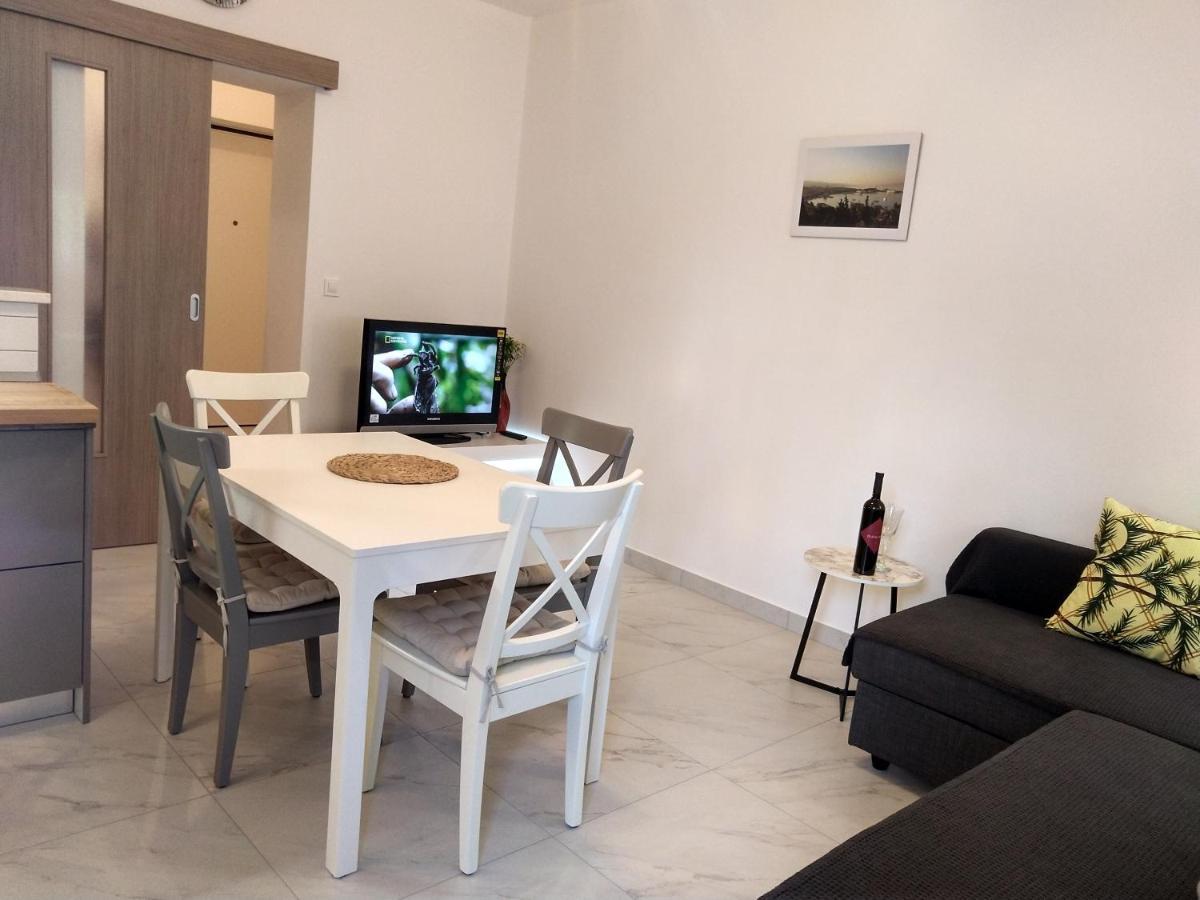 Deluxe Apartment Joia With Balcony On The Beach Bacvice, Free Parking, Old Town, Near Ferry Port Split Bagian luar foto